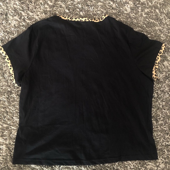 Torrid • Leopard Trim Cropped Tee - Picture 3 of 3